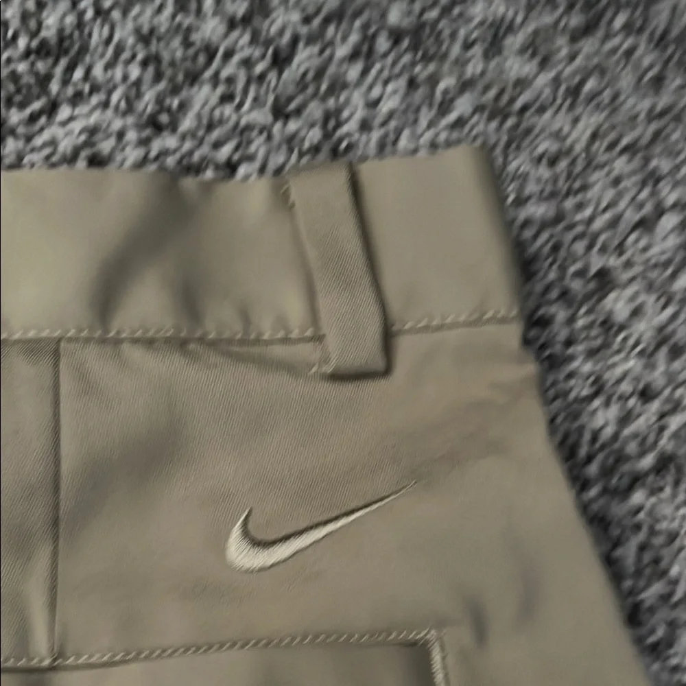 Nike Men's Flat Front Golf Shorts in Khaki